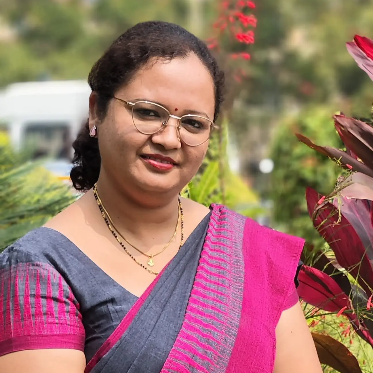 DR nivedita
